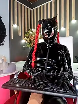 Snapshot of shaaroon_gold chatting on January 23, 11:48 am shaaroon gold online show from January 23, 11:48 am