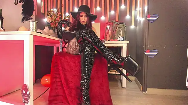 Snapshot of shaaroon_gold chatting on February 26, 9:48 pm shaaroon gold online show from February 26, 9:48 pm