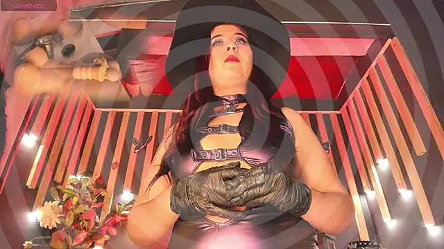 Snapshot of shaaroon_gold chatting on February 28, 12:21 am shaaroon gold online show from February 28, 12:21 am