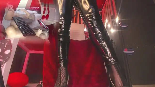 Snapshot of shaaroon_gold chatting on March 4, 12:07 am shaaroon gold online show from March 4, 12:07 am