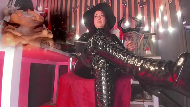 Snapshot of shaaroon_gold chatting on March 6, 6:08 am shaaroon gold online show from March 6, 6:08 am