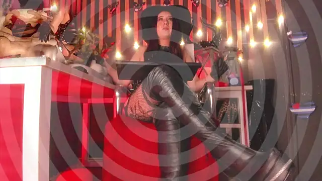 Snapshot of shaaroon_gold chatting on March 14, 12:21 am shaaroon gold online show from March 14, 12:21 am