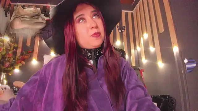 Snapshot of shaaroon_gold chatting on March 17, 8:51 pm shaaroon gold online show from March 17, 8:51 pm