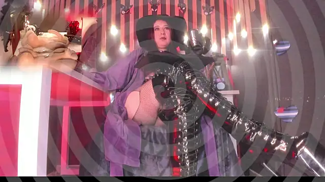 Snapshot of shaaroon_gold chatting on March 18, 8:26 pm shaaroon gold online show from March 18, 8:26 pm