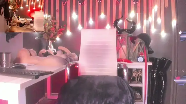 Snapshot of shaaroon_gold chatting on March 21, 9:23 pm shaaroon gold online show from March 21, 9:23 pm