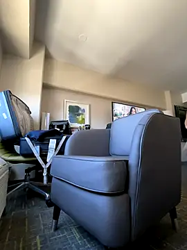 Snapshot of fatfabulous1981 chatting on October 19, 6:19 pm fatfabulous1981 online show from October 19, 6:19 pm