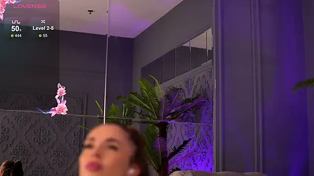 Snapshot of EsmeAinsley chatting on December 21, 3:25 am EsmeAinsley online show from December 21, 3:25 am