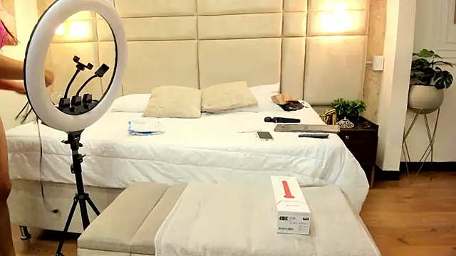 Snapshot of Victoria-Harper chatting on March 8, 5:54 pm Victoria-Harper online show from March 8, 5:54 pm