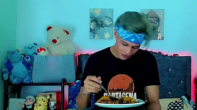 Liamscott  online show from March 12, 8:26 pm