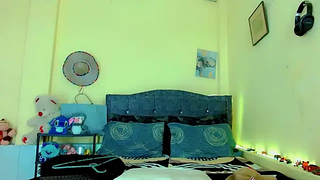 Liamscott  online show from April 6, 7:26 pm