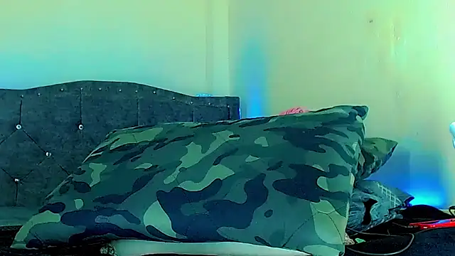 Liamscott  online show from April 18, 6:39 am