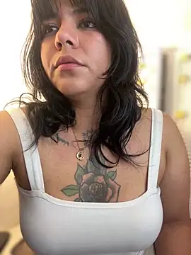 Snapshot of JulianaCastillo chatting on December 29, 4:48 am JulianaCastillo online show from December 29, 4:48 am