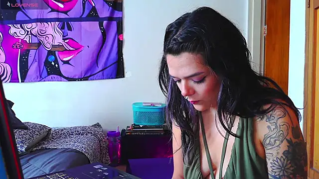 Snapshot of purple_em69 chatting on December 6, 2:17 pm purple em69 online show from December 6, 2:17 pm