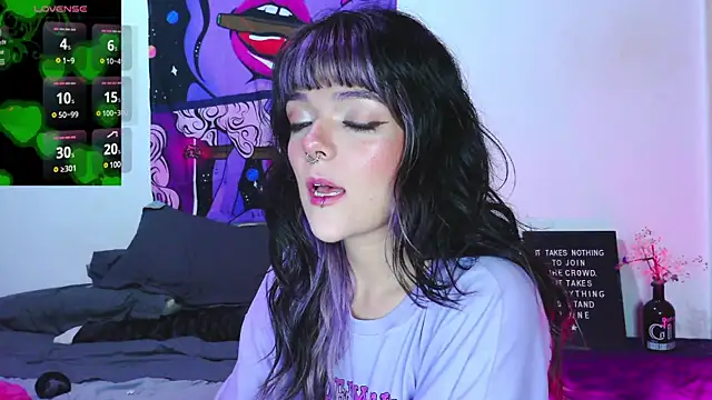 Snapshot of purple_em69 chatting on December 11, 3:56 am purple em69 online show from December 11, 3:56 am