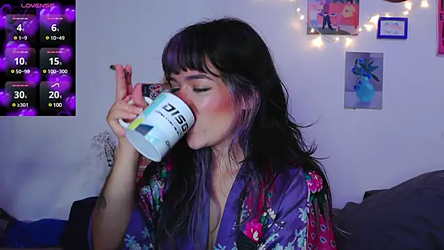 Snapshot of purple_em69 chatting on December 14, 10:45 am purple em69 online show from December 14, 10:45 am