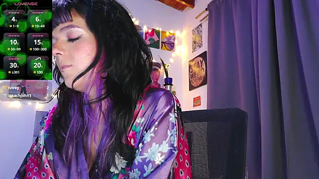 Snapshot of purple_em69 chatting on January 13, 1:23 am purple em69 online show from January 13, 1:23 am