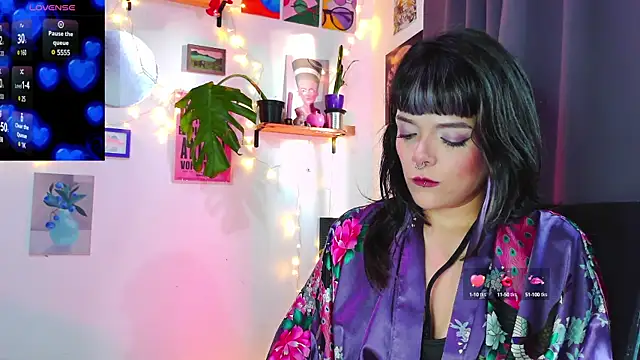 Snapshot of purple_em69 chatting on January 25, 10:39 pm purple em69 online show from January 25, 10:39 pm