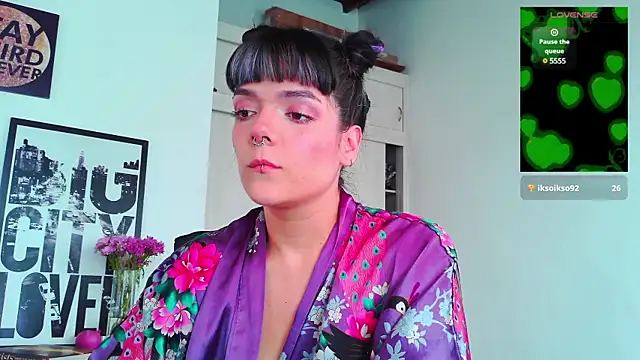 Snapshot of purple_em69 chatting on February 8, 7:38 pm purple em69 online show from February 8, 7:38 pm