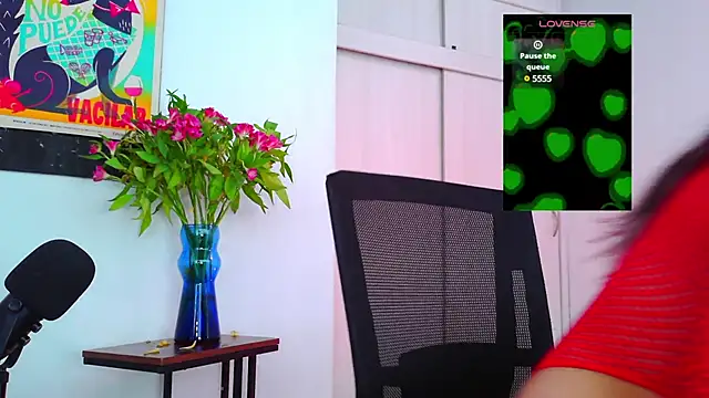 Snapshot of purple_em69 chatting on March 20, 1:04 pm purple em69 online show from March 20, 1:04 pm