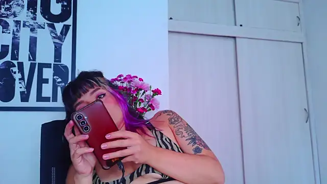 Snapshot of purple_em69 chatting on September 14, 4:50 pm purple em69 online show from September 14, 4:50 pm