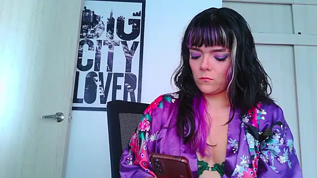 Snapshot of purple_em69 chatting on September 16, 5:25 pm purple em69 online show from September 16, 5:25 pm