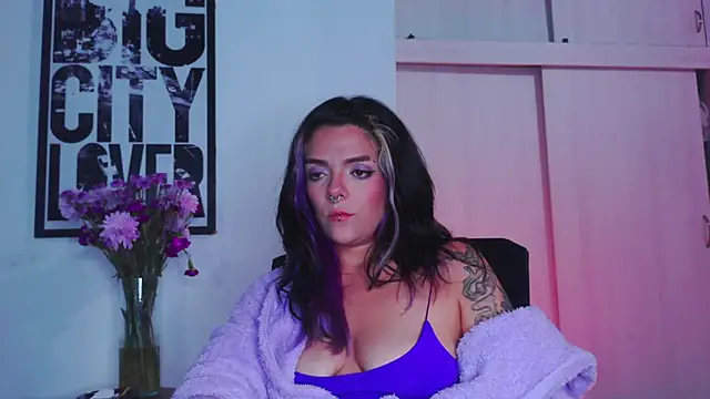 Snapshot of purple_em69 chatting on September 20, 4:35 am purple em69 online show from September 20, 4:35 am