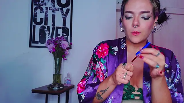 Snapshot of purple_em69 chatting on September 21, 4:47 am purple em69 online show from September 21, 4:47 am