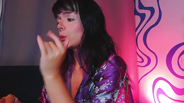 Snapshot of purple_em69 chatting on October 1, 3:23 am purple em69 online show from October 1, 3:23 am