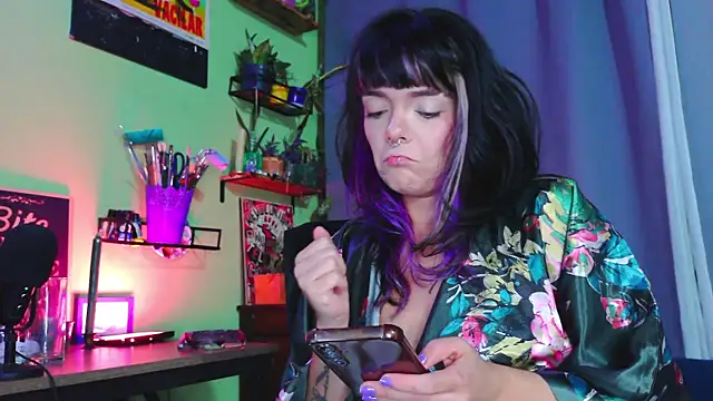 Snapshot of purple_em69 chatting on October 9, 7:50 am purple em69 online show from October 9, 7:50 am