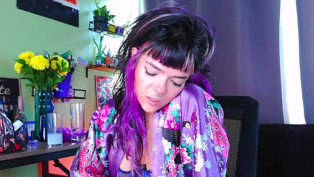 Snapshot of purple_em69 chatting on October 19, 4:29 pm purple em69 online show from October 19, 4:29 pm