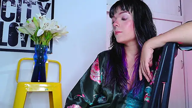 Snapshot of purple_em69 chatting on November 13, 3:49 am purple em69 online show from November 13, 3:49 am