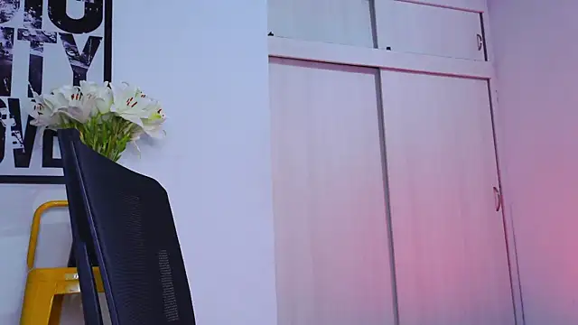 Snapshot of purple_em69 chatting on November 14, 2:21 am purple em69 online show from November 14, 2:21 am