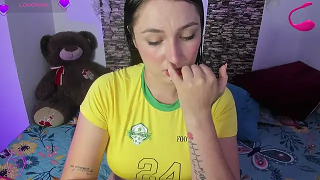 Snapshot of linda_montoya chatting on October 23, 10:41 pm linda montoya online show from October 23, 10:41 pm