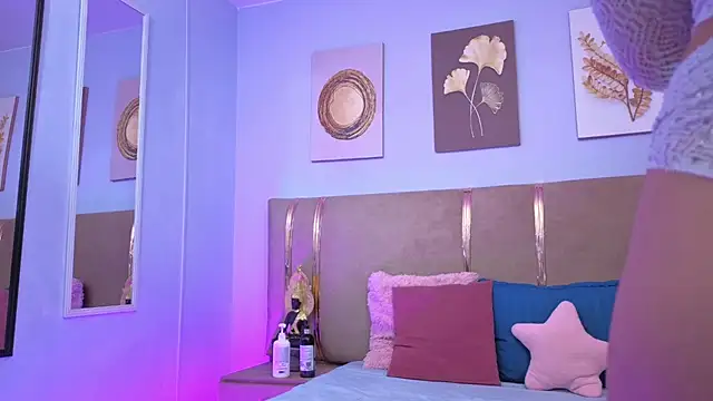 Snapshot of sarah_cruzz_ chatting on November 22, 1:48 am sarah cruzz online show from November 22, 1:48 am