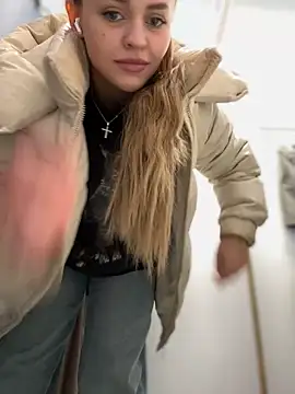 Snapshot of AngelinaTeller chatting on February 1, 7:15 am AngelinaTeller online show from February 1, 7:15 am