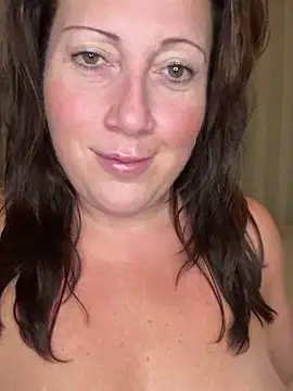 Snapshot of xsexycurvymilf chatting on December 5, 3:17 pm xsexycurvymilf online show from December 5, 3:17 pm