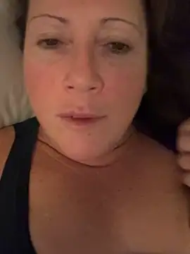 Snapshot of xsexycurvymilf chatting on December 18, 6:32 am xsexycurvymilf online show from December 18, 6:32 am