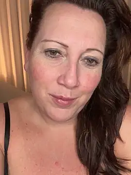 Snapshot of xsexycurvymilf chatting on February 21, 2:48 pm xsexycurvymilf online show from February 21, 2:48 pm