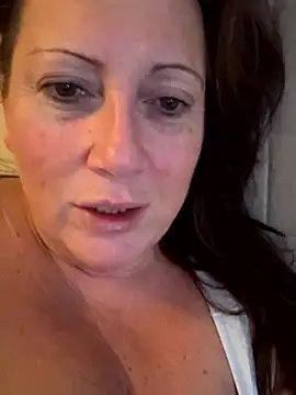 Snapshot of xsexycurvymilf chatting on November 25, 7:52 am xsexycurvymilf online show from November 25, 7:52 am