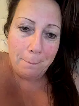 Snapshot of xsexycurvymilf chatting on November 27, 8:16 am xsexycurvymilf online show from November 27, 8:16 am