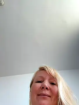 EmmaInLove23 online show from December 2, 2:06 am