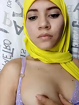 Snapshot of hanaa_18 chatting on December 13, 2:54 am hanaa 18 online show from December 13, 2:54 am