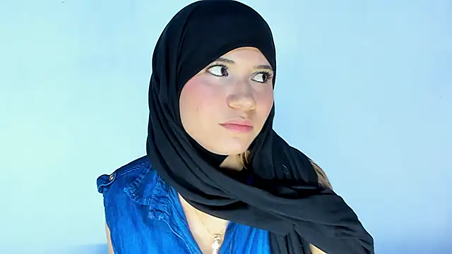 Snapshot of hanaa_18 chatting on January 19, 2:36 am hanaa 18 online show from January 19, 2:36 am