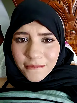 Snapshot of hanaa_18 chatting on February 4, 10:45 pm hanaa 18 online show from February 4, 10:45 pm