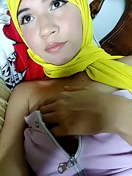 Snapshot of hanaa_18 chatting on February 11, 2:35 am hanaa 18 online show from February 11, 2:35 am