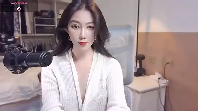 Snapshot of vyizh- chatting on February 19, 4:44 pm vyizh- online show from February 19, 4:44 pm