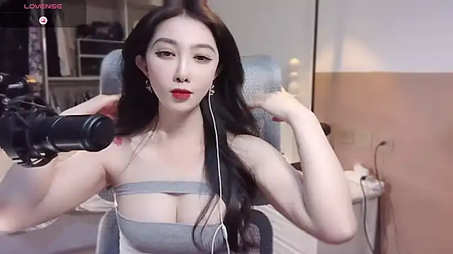 Snapshot of vyizh- chatting on February 20, 5:44 am vyizh- online show from February 20, 5:44 am