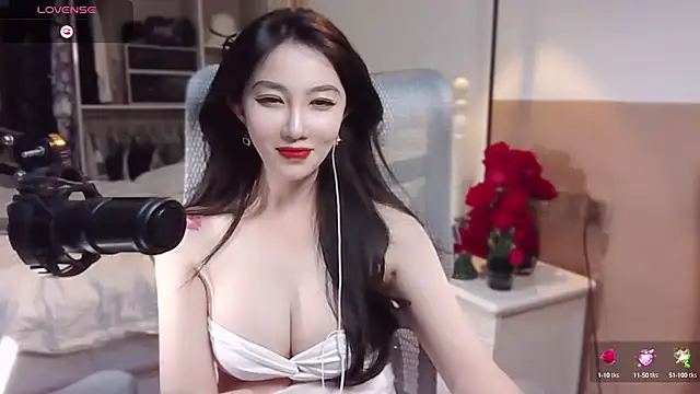 Snapshot of vyizh- chatting on February 26, 1:41 pm vyizh- online show from February 26, 1:41 pm