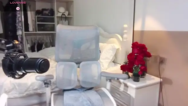 Snapshot of vyizh- chatting on February 27, 8:17 am vyizh- online show from February 27, 8:17 am