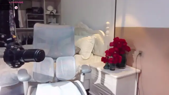 Snapshot of vyizh- chatting on March 1, 1:40 pm vyizh- online show from March 1, 1:40 pm